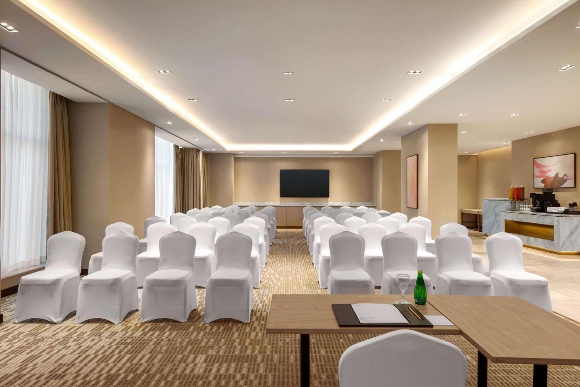 Ramada By Wyndham Riyadh King Fahd Road Exterior photo Meeting room